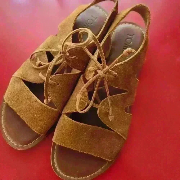 Toms Suede Sandels - Picture 1 of 4